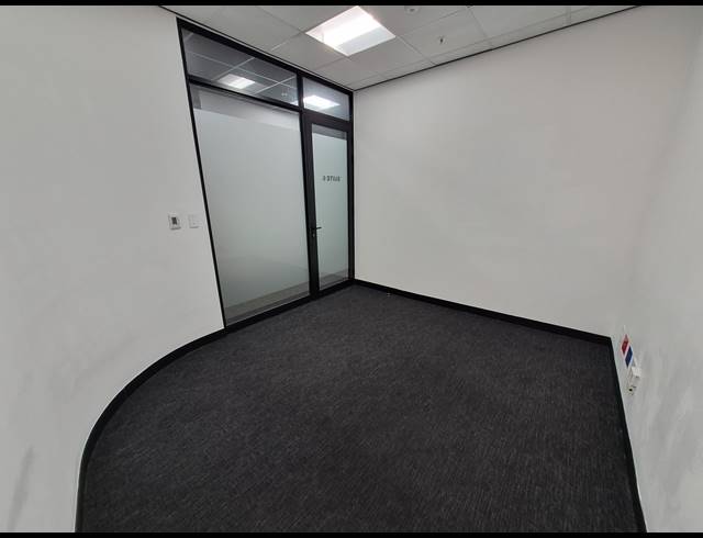 12M² OFFICE TO LET IN GLENADRIENNE